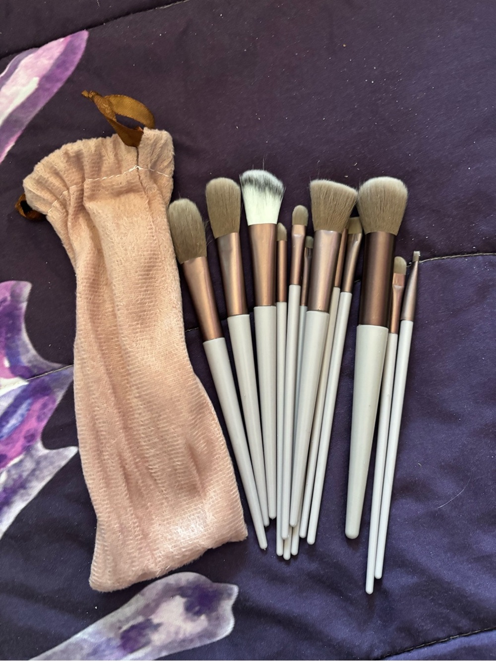 Makeup Brush Set with Pink Velvet Pouch - White and Rose Gold